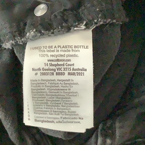 Cotton:On Stretch Mom Jeans with Ripped Knee in Washed black - Picture 9 of 10